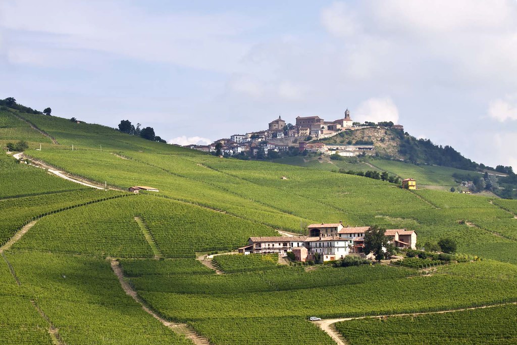 Location Paese nelle langhe
